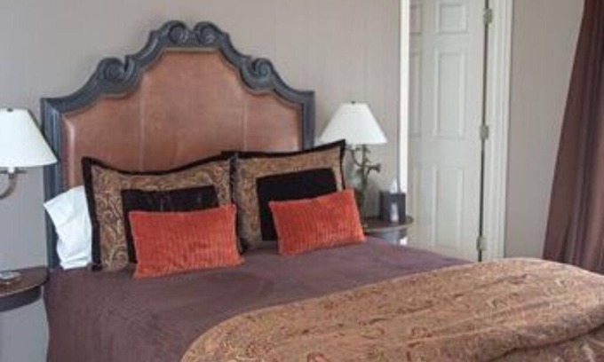 South Fork Bed & Breakfast | Chloe's Corner GUESTROOM at Arbor House Inn Bed & Breakfast on the River