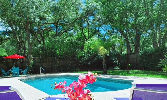 Westside Villa | Cholo Villa with private swimming pool