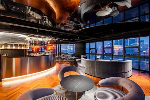 Jeifangbei Central Business District Hotel | Chongqing Holiday Riverview Hotel