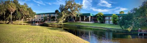 Braden River Hotel | Christian Retreat Conference Center