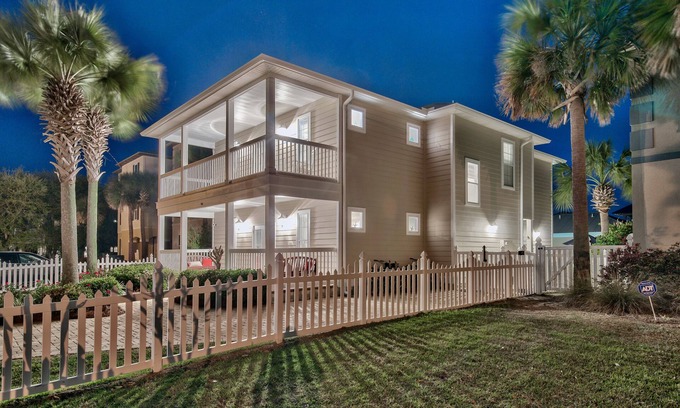 Crystal Beach House | Christmas Available! Gorgeous 6 Bed, Pool, Beach Service & 6 Seat Golf Cart!