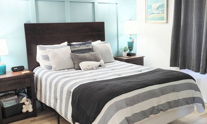 Kimberling City Condo | Christmas Decor LakeViews NoStairsnIndoor PoolnPickleball/Basketball/KidsPark