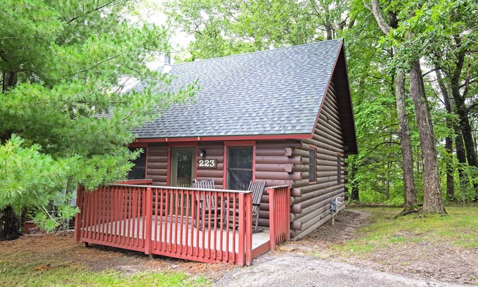 Wisconsin Dells Cabin | Christmas Mountain Village, Wisconsin Dells, 2 Bedroom Cabin