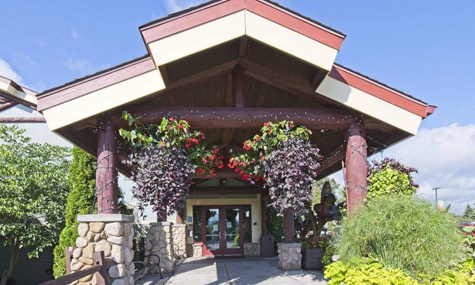 Wisconsin Dells Cottage | Christmas Mountain Village™ - Wisconsin Dells - 2 Bedroom Cottage