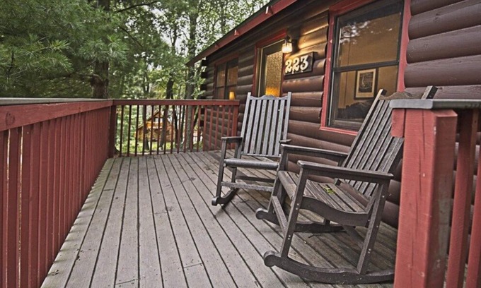 Wisconsin Dells Cabin | Christmas Mountain Village™ - 2 Bedroom Cabin