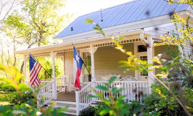 Chappell Hill Cottage | Circa 1900 ~ The Cottage at Chappell Hill ~ Private ~ Romantic ~ Pond ~ Fenced