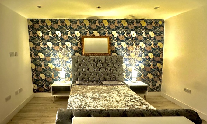 Weavers Apartment | Cité 4beds roof terrace penthouse