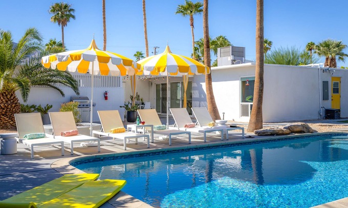 Racquet Club Estates House | Citron Oasis - Classic Alexander Home in Racquet Club Estates!