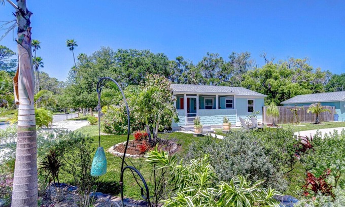 Dunedin House | Citrus Haven 2/1 in Dunedin Close to DT w backyard