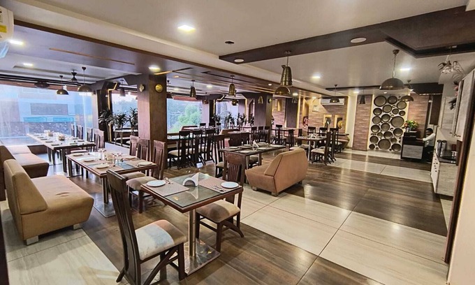 Guna Hotel | Citrus Prime Greens by Samarsingha's