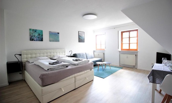 Wuerzburg Apartment | City Apartment - Old Main Bridge, own garage parking space