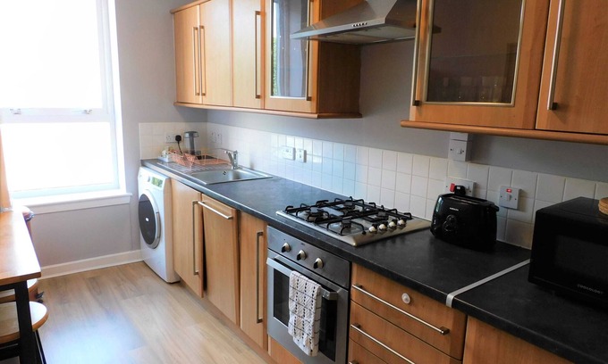 Kelvinbridge Apartment | City Centre 2 bedroom apt, close to M8 & Tourist Attractions