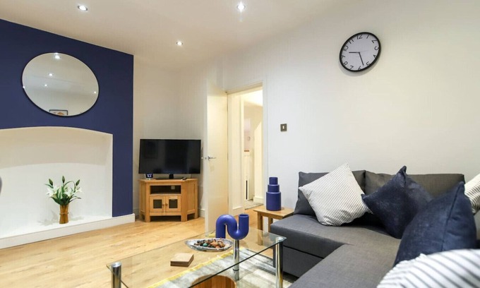 Sheffield City Centre Apartment | City Centre Apartment Sleeps 5 Free Parking Fast WiFi