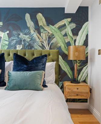 Chichester Apartment | City Centre Apartment with Cathedral Views and FREE Parking- Self check in
