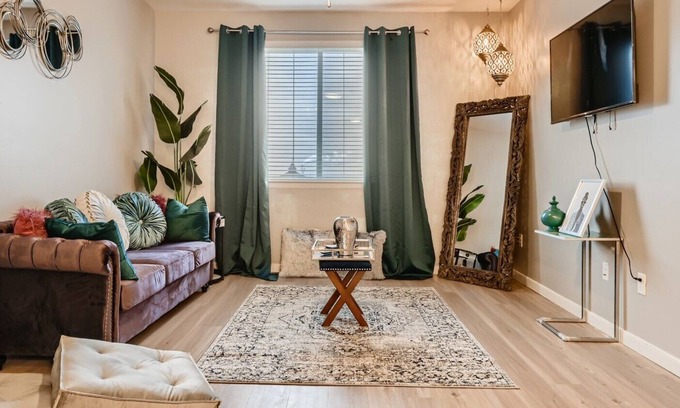 Downtown Baltimore Apartment | City Gems : Harbor: Sports: Fine Dining: Casino