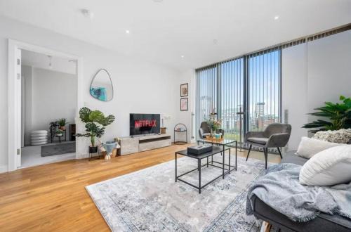 Manchester Apartment | City Life & Central Views Sleeps 5 Modern & Cozy