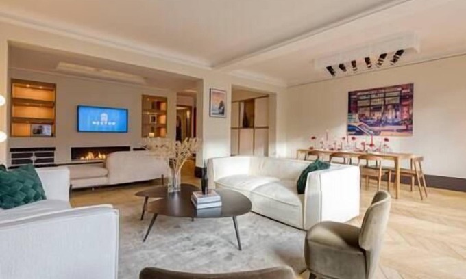 Postel Apartment | City Luxury 3BR Prime Location