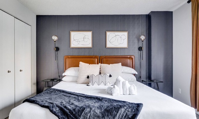 Crystal City Apartment | City Luxury Stay | Sleeps 8 | Free Parking Near DC