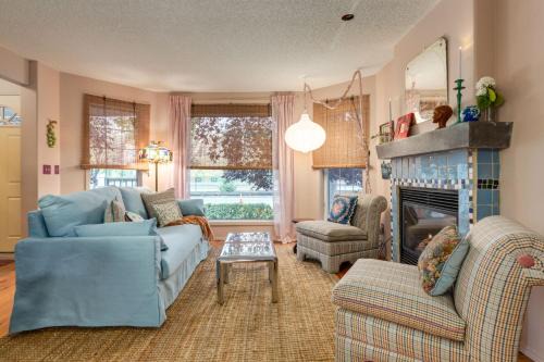 Sunnyside Apartment | City Nest Steps to Kensington Bow River DT