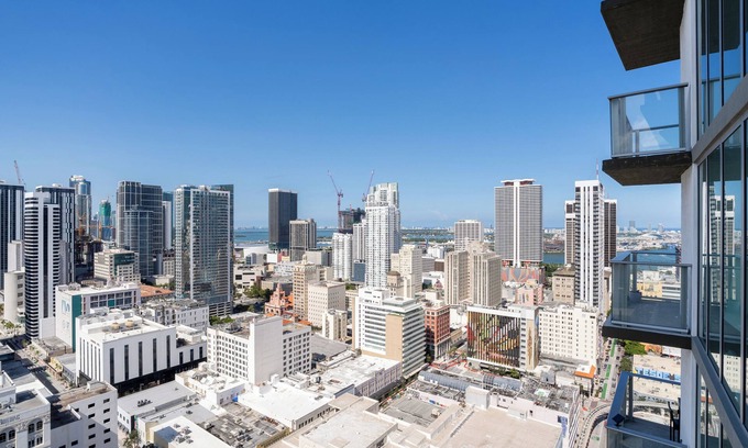 Downtown Miami Apartment | City/Ocean Views/Central/Skyrise