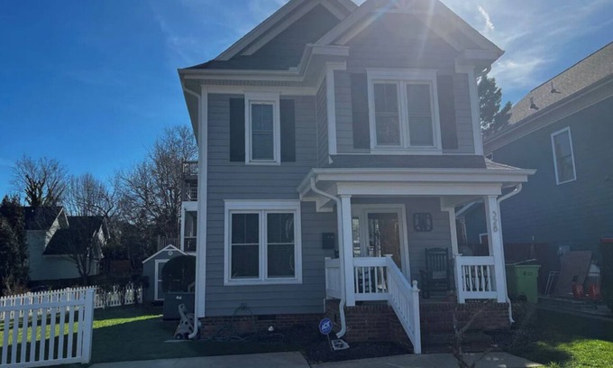 Downtown House | City of Oaks cottage in Raleigh
