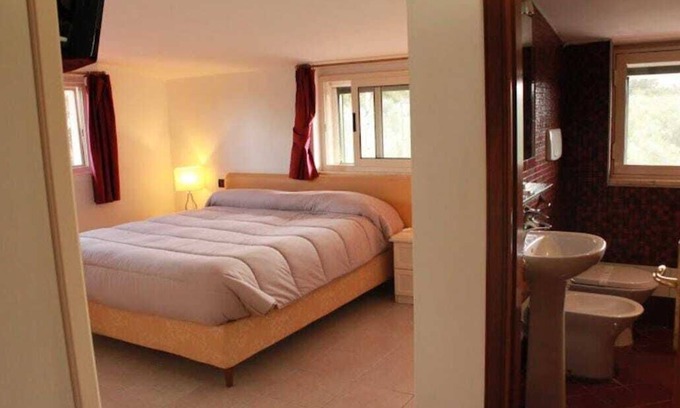 Sannicandro di Bari House | City refuge nestled in nature with swimming pool