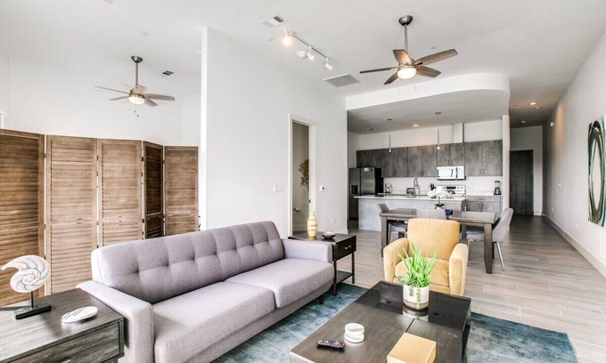 Cedars Apartment | City Views! King Bed with additional Loft bedroom