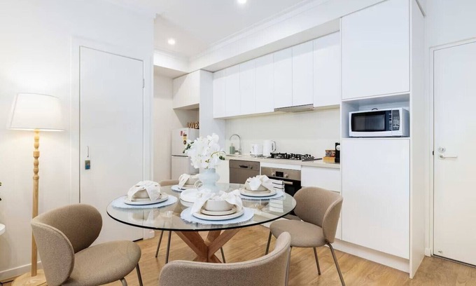 West End Apartment | Cityside Cozy 1BR | Near Southbank & City Centre