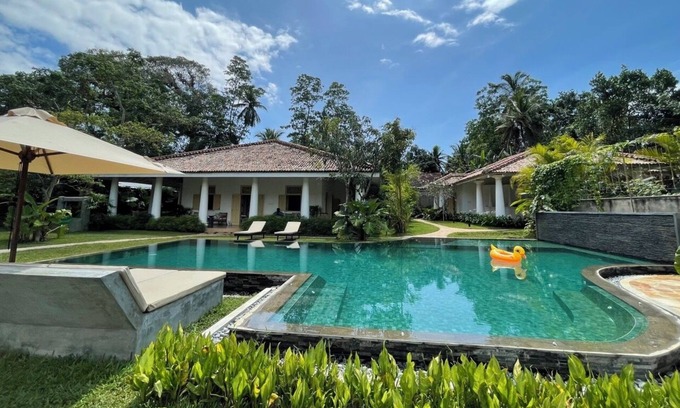 Ahangama Villa | Claire Villa - Luxury Villa with Infinity Spa Pool
