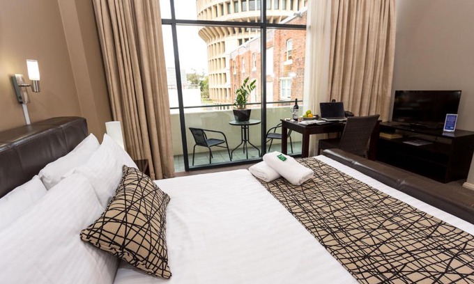 Newcastle Hotel | Clarendon Hotel