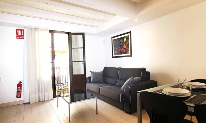 Gothic Quarter Apartment | CLASSBEDROOM GOTHIC LAS RAMBLAS 2