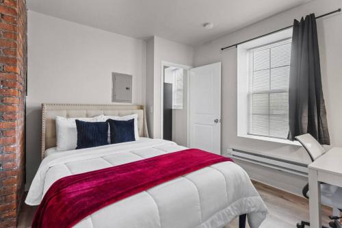 New Center Detroit Apartment | Classic 2BR Detroit's Sugar Hill