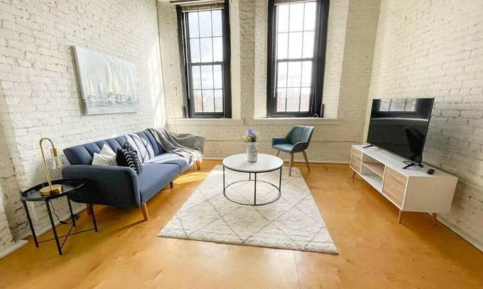 Smoketown Jackson Apartment | Classic Downtown Louisville Lofts