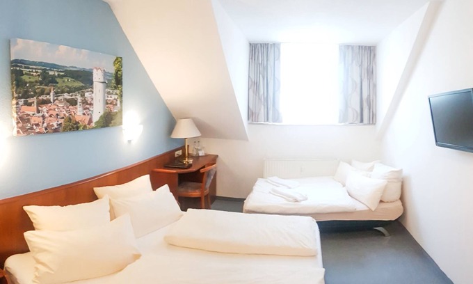 Meckenbeuren Apartment | Classic family room