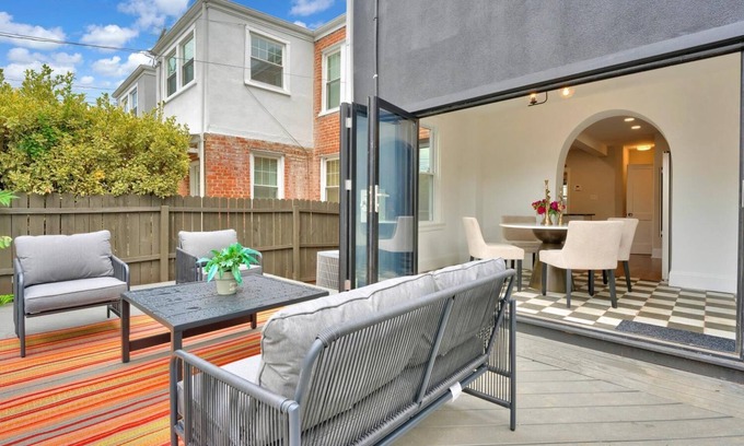Richmond House | Classic Modern Carytown Rowhouse - central 3 bedroom