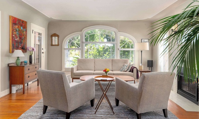 University South House | Classic Palo Alto Home & Neighborhood