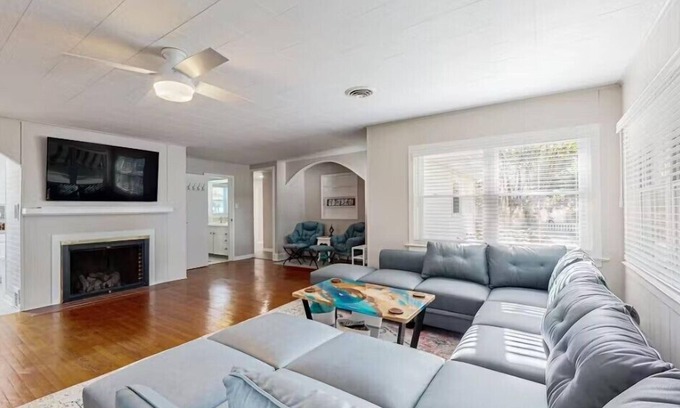 Lewes House | Classic Quaint Beach Cottage