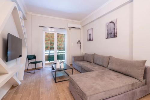 Pangrati Apartment | Classy 2-Bedroom Urban Apartment