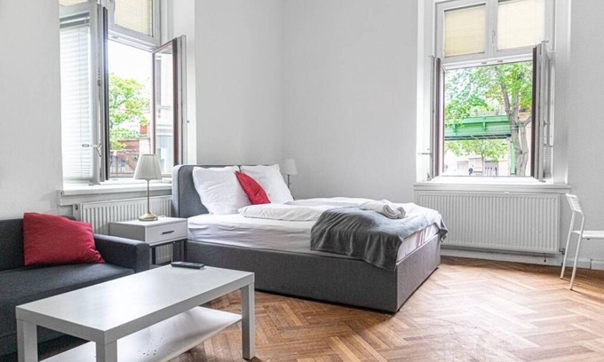 Wahring Apartment | Classy 2BR Apt. w/Exclusive Location near AKH