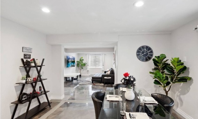 Henderson House | Classy Private Guesthouse 20 min from Denver