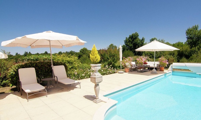 Rouzede Villa | Classy Villa in Ecuras-Rouzède with Private Garden