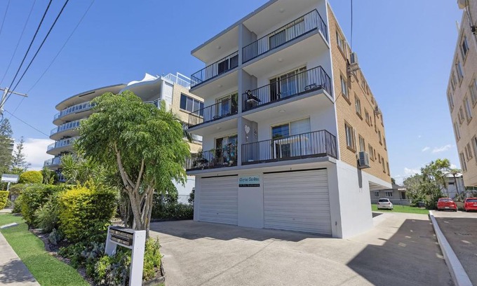 Golden Beach Apartment | Clayton Garden Unit 5 Golden Beach