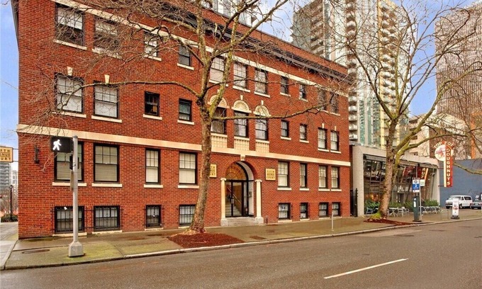 Belltown Condo | Clean and Cozy Belltown Condo in the heart of the Seattle