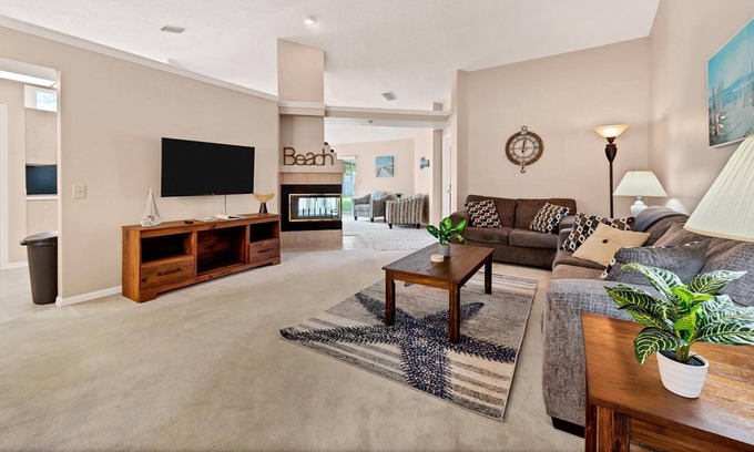 Valrico House | Clean and Cozy Family Home - 2 Kings - Coffee Bar