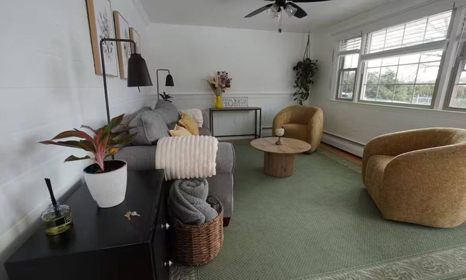 New Britain House | Clean, Bright & Private WHOLE HOUSE 4 YOU. Safe, Centrally Located, Garage