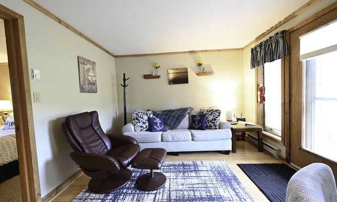 Mancelona Condo | Clean cozy 1 bdrm. MOUNTAIN VIEW! on golf course, pools Temperpedic mattress!