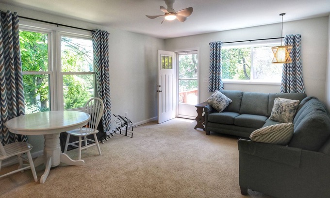 Brevard Cottage | Clean, Cozy, Quiet and Convenient. Walk to restaurants, shopping and bars.