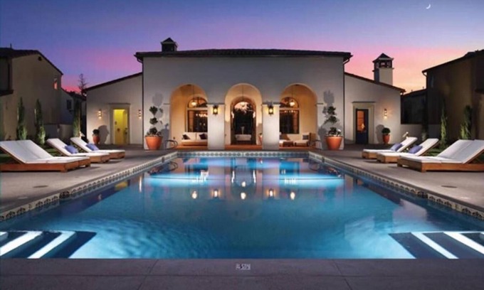 Newhall House | CLEAN FURNISHED PRIVATE MASTER BEDROOM - NEAR PUBLIC TRANSIT