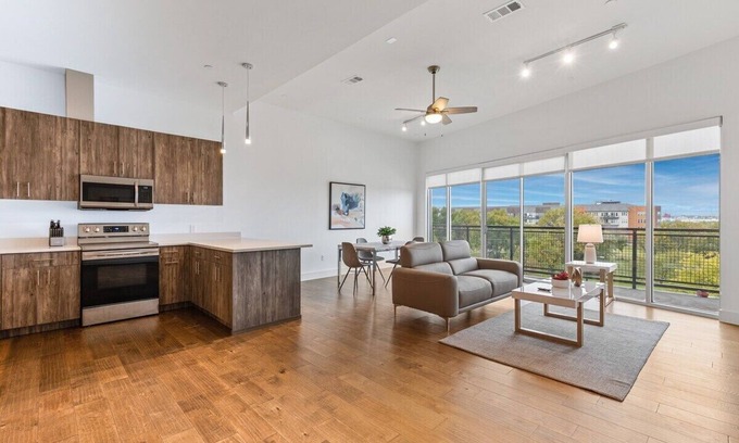 Cedars Apartment | Clean & Modern - Amazing Views!