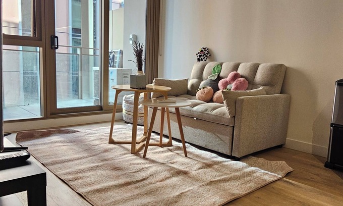 Southbank Apartment | Clean modern comfortable 2b Southbank city getaway